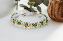 Load image into Gallery viewer, Daisies Floral Crown