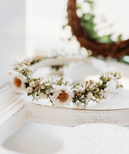Load image into Gallery viewer, White Sunflowers Crown