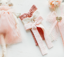 Load image into Gallery viewer, Coco Hair bow - Ivory Love