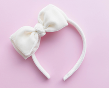 Load image into Gallery viewer, Sandy Velvet - Off White