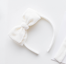 Load image into Gallery viewer, Sandy Velvet - Off White