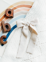 Load image into Gallery viewer, Coco Hair bow - Beige