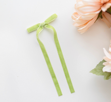 Load image into Gallery viewer, Tally hair bow - Grass