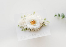 Load image into Gallery viewer, Je t'aime - Floral Clip Off White