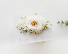 Load image into Gallery viewer, Je t'aime - Floral Clip Off White