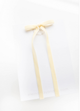 Load image into Gallery viewer, Tally hair bow - Ivory