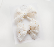 Load image into Gallery viewer, Honey Pigtails - Ivory Daisy