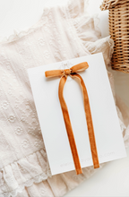 Load image into Gallery viewer, Tally hair bow - Cinnamon Dust
