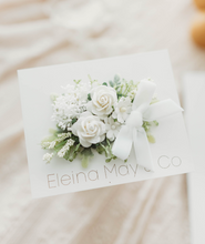 Load image into Gallery viewer, Petite Fleur Hair Clip - White