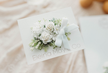 Load image into Gallery viewer, Petite Fleur Hair Clip - White