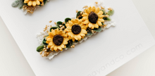 Load image into Gallery viewer, Little Sunflower Clip -