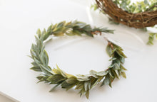 Load image into Gallery viewer, Laurel Crown