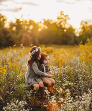 Load image into Gallery viewer, White Sunflowers Crown
