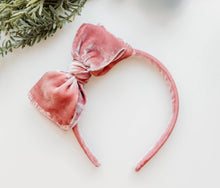 Load image into Gallery viewer, Sandy Velvet - Mulberry
