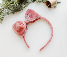 Load image into Gallery viewer, Sandy Velvet - Mulberry
