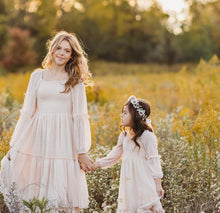 Load image into Gallery viewer, White Sunflowers Crown
