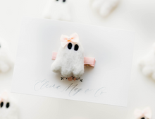 Load image into Gallery viewer, Ghost Felt Girl - Hair clip
