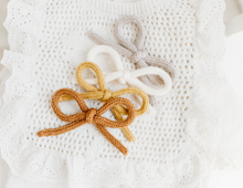 Load image into Gallery viewer, Cami Hair bow - Large Chamomile
