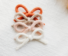 Load image into Gallery viewer, Cami Hairbow Small - Apricot
