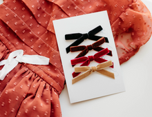 Load image into Gallery viewer, Isabel Velvet Bow Set
