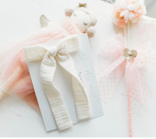 Load image into Gallery viewer, Coco Hair bow - Ivory Love
