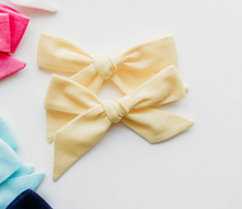 Load image into Gallery viewer, Tina hair bow set - Yellow
