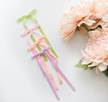 Load image into Gallery viewer, Tally hair bow - Peach
