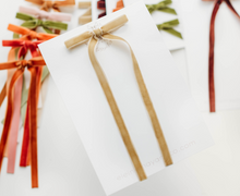 Load image into Gallery viewer, Tally hair bow - Vanilla Chai

