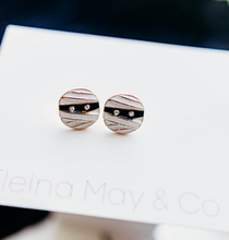 Load image into Gallery viewer, Mummy - Earrings

