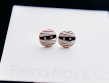 Load image into Gallery viewer, Mummy - Earrings

