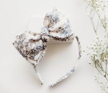 Load image into Gallery viewer, Sandy Headband - Blue Tea Garden
