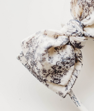 Load image into Gallery viewer, Sandy Headband - Blue Tea Garden
