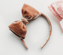 Load image into Gallery viewer, Sandy Velvet Headband - Toffee
