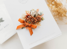 Load image into Gallery viewer, Wren Fall Hair Clip - Cinnamon Blossom
