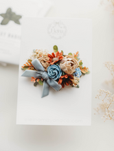 Load image into Gallery viewer, Wren Fall Hair Clip - Maple Mouse
