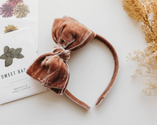 Load image into Gallery viewer, Sandy Velvet Headband - Toffee
