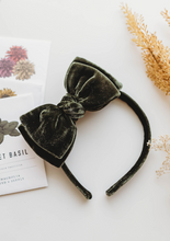 Load image into Gallery viewer, Sandy Velvet - Olive
