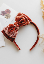 Load image into Gallery viewer, Sandy Velvet - Light Cognac
