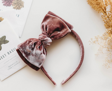 Load image into Gallery viewer, Sandy Velvet - Chestnut
