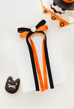 Load image into Gallery viewer, Winnie Bow - Trick or Treat
