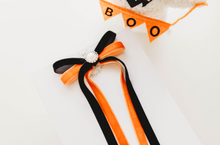Load image into Gallery viewer, Winnie Bow - Trick or Treat
