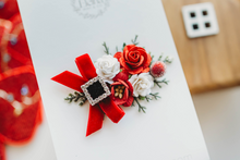 Load image into Gallery viewer, Elodie Clip - Santa
