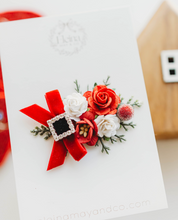Load image into Gallery viewer, Elodie Clip - Santa
