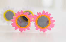 Load image into Gallery viewer, Pink Daisy Sunglasses
