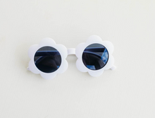 Load image into Gallery viewer, Bloom sunglasses - Electric White
